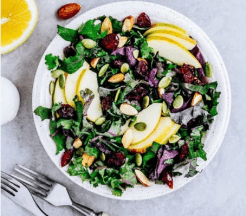 salad tươi ngon bổ dưỡng dễ làm từ cải kale 